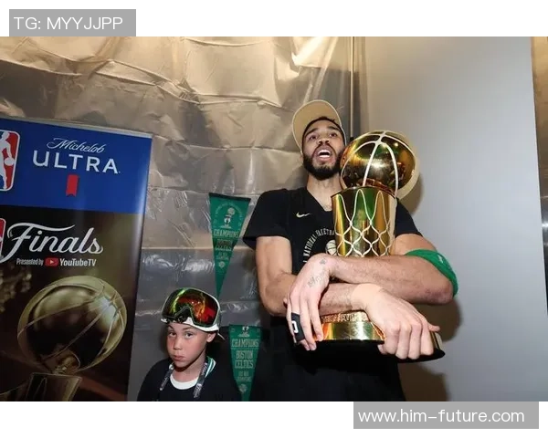 达米安利拉德：从新秀到NBA巨星的辉煌旅程与传奇瞬间